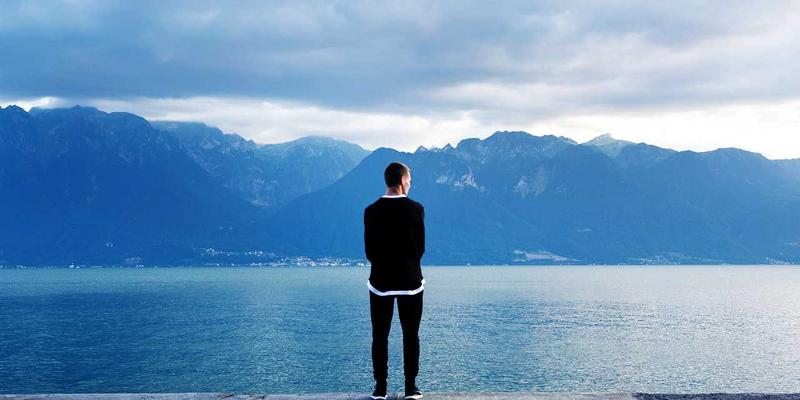 增嘎女孩的简约时尚：藏地药膳智慧，开启健康生活的内调外养美学